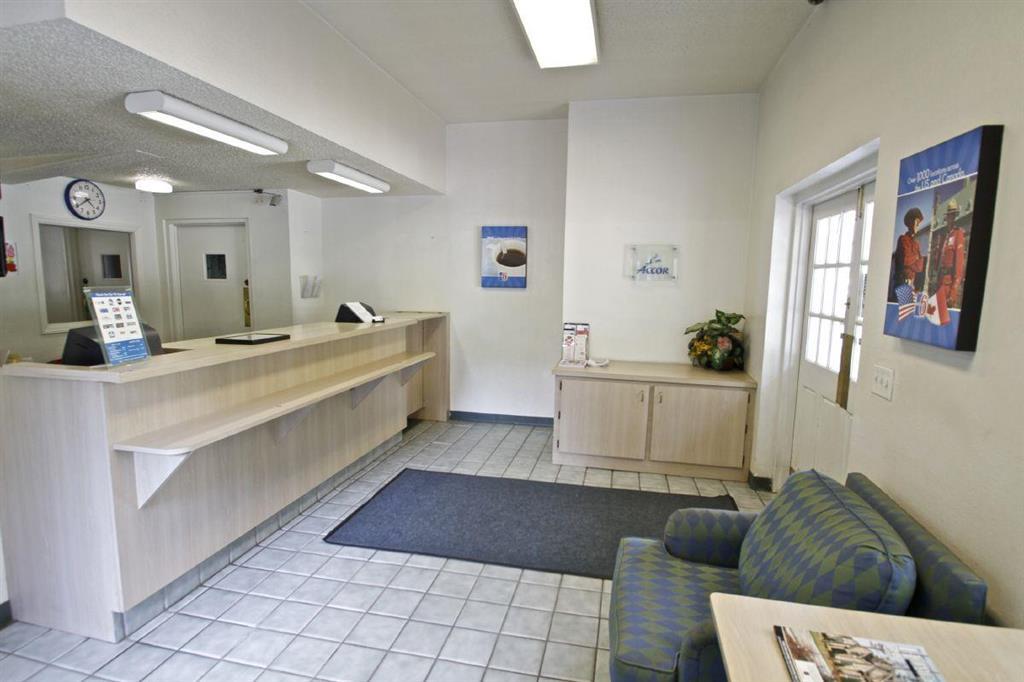 Motel 6-Raleigh, Nc - Кері Інтер'єр фото